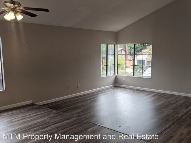 Building Photo - 12819 Calle De Las Rosas