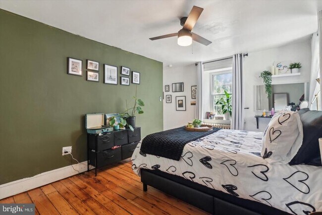 Foto del edificio - 23 W Walnut Ln
