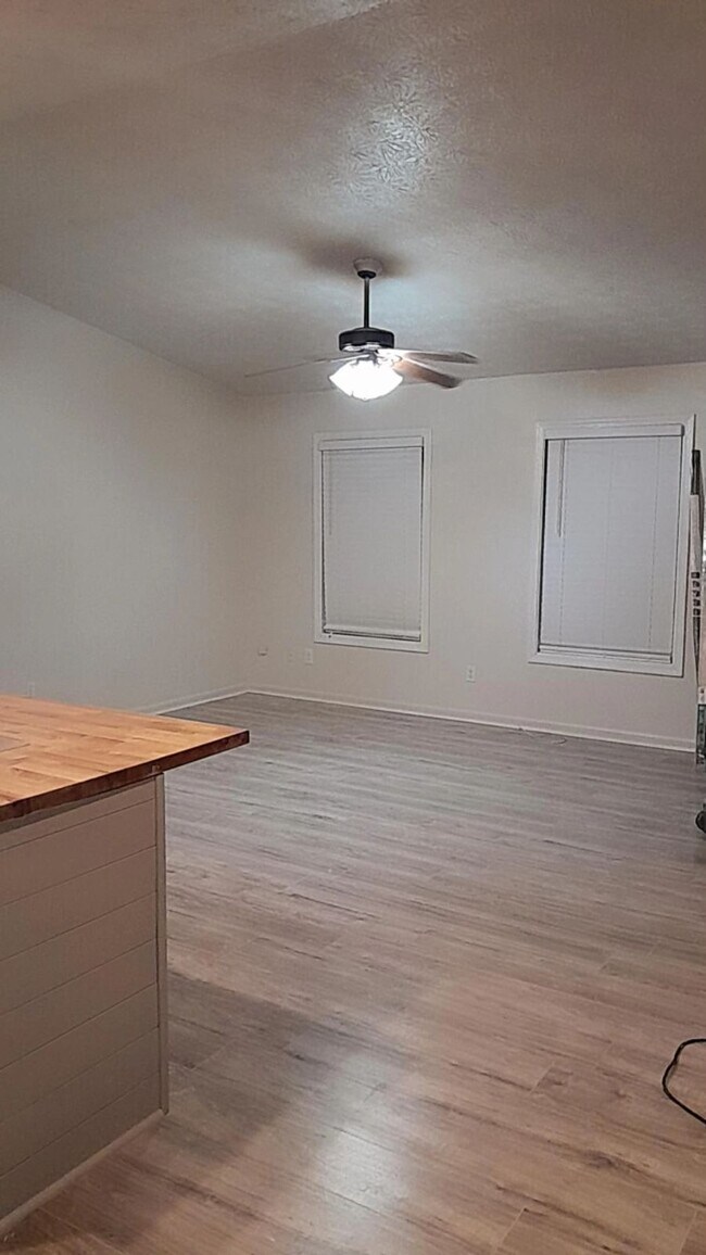 Building Photo - 137 Carroll Cir