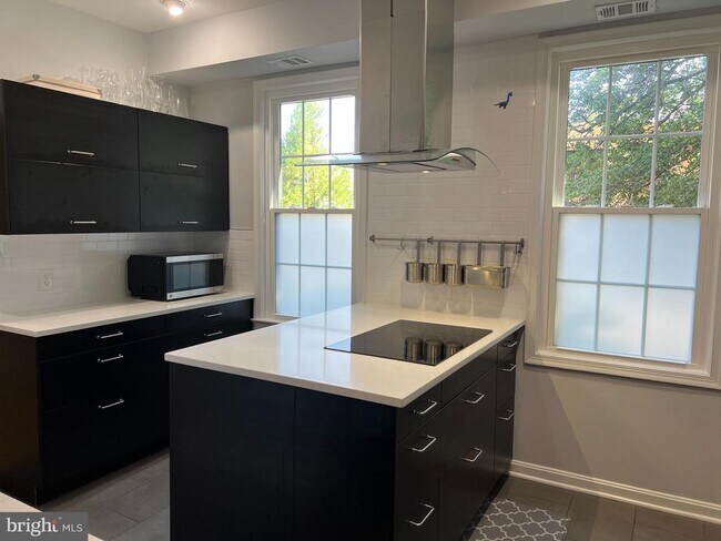 Building Photo - 6683 McLean Dr