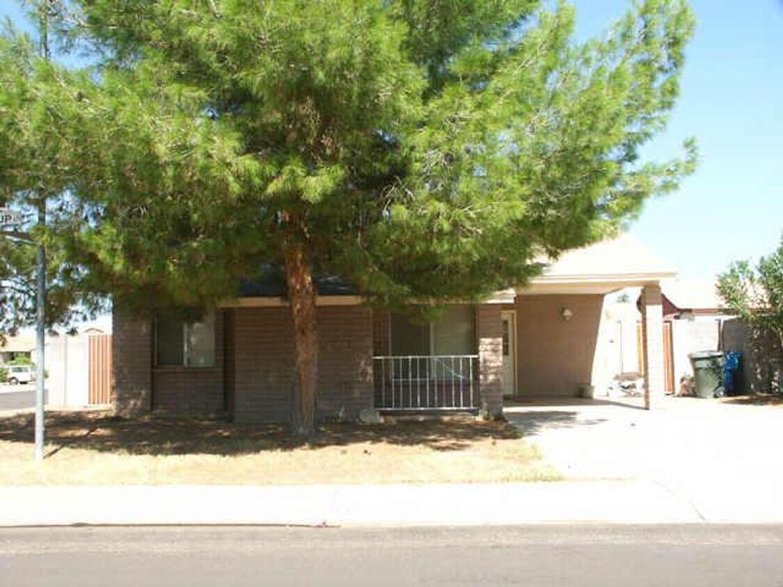 Primary Photo - Awesome 2 bdrm house on corner lot in N Phx!