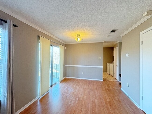 Foto del edificio - 2 Bedroom Upstairs Condo off Jefferson Hwy