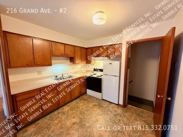 Foto del edificio - 216 Grand Ave