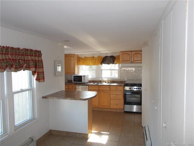 Building Photo - 137 Edgefield Ave