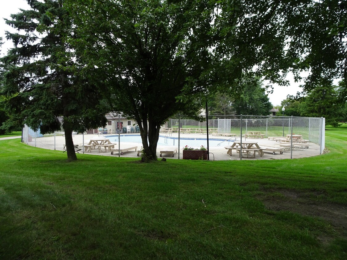 W164N11511 Squire Ct, Germantown, WI 53022 Condo for Rent in