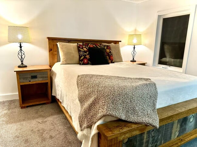 Foto del edificio - 56366 Basswood Rd