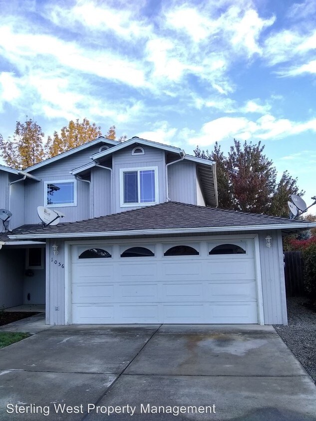 Primary Photo - 1056 S Shasta Ave