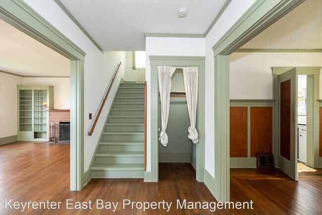 Building Photo - 3 br, 1.5 bath House - 1062 Mariposa Ave