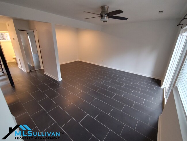 Building Photo - 220 Elizabeth St