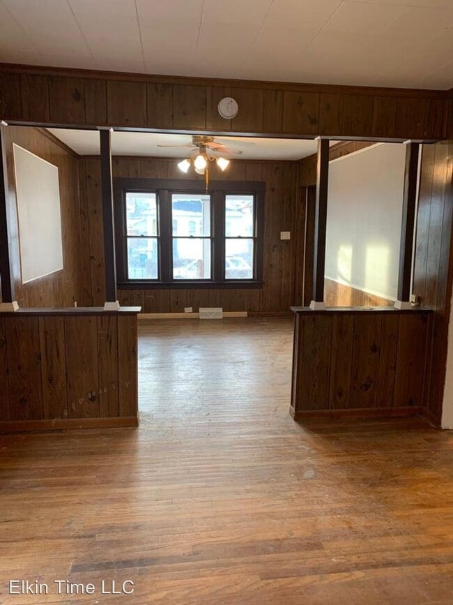 Building Photo - 3 br, 1.5 bath House - 203 Roslyn St