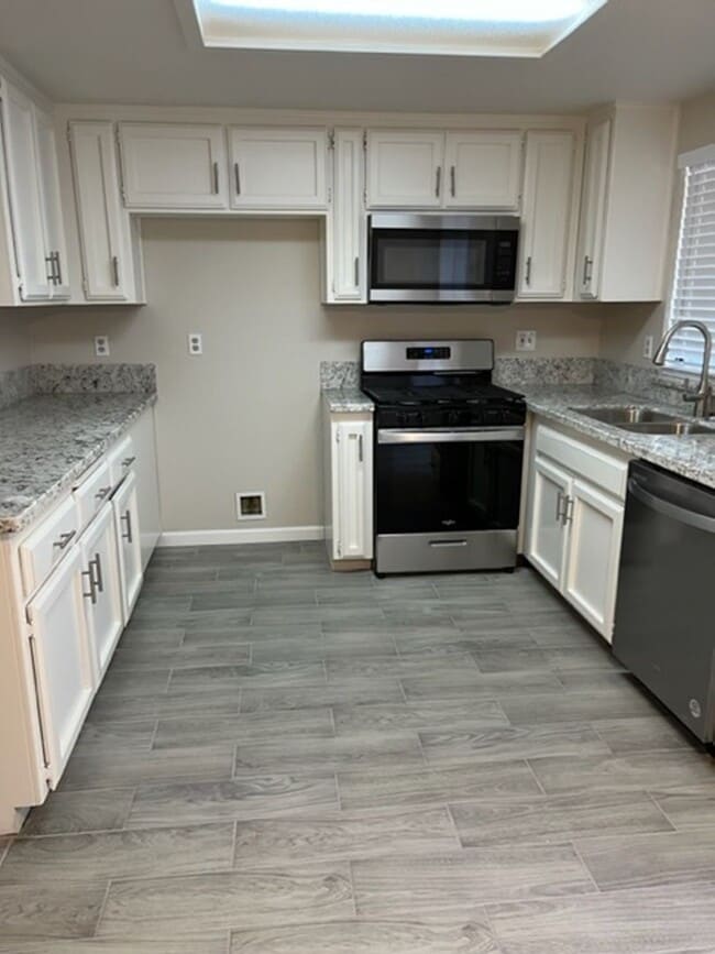 Building Photo - PR-817