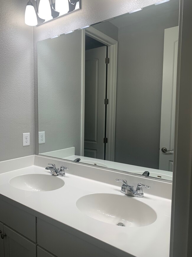 Foto del edificio - 2011 Jalen St