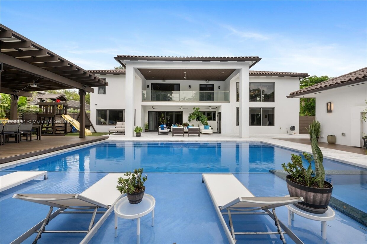 Primary Photo - 9465 NW 52nd Doral Ln