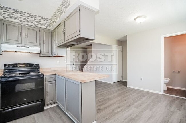 Building Photo - 5623 Chatford Dr