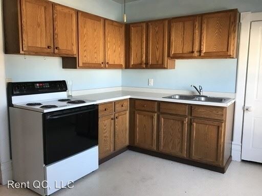 Foto del edificio - 541 N Russell Ave