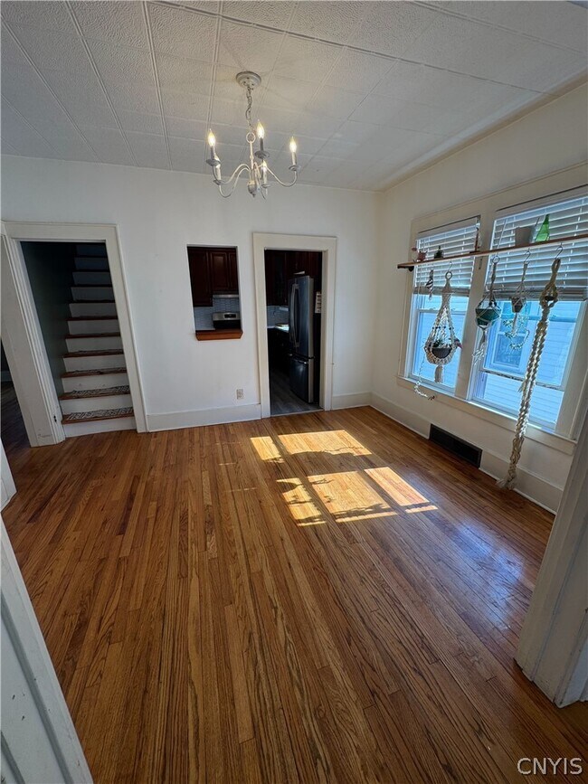 Building Photo - 220 Delhi St