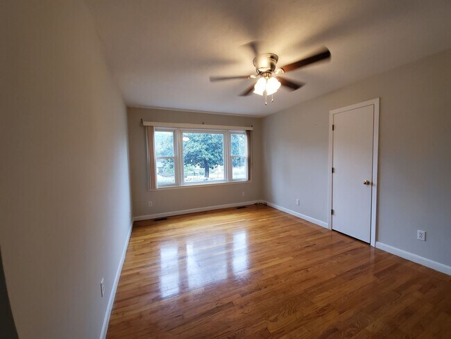 Building Photo - 3346 Cornell Dr