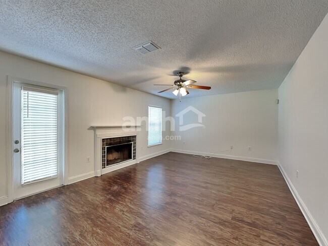 Foto del edificio - 7407 Overland Park Blvd