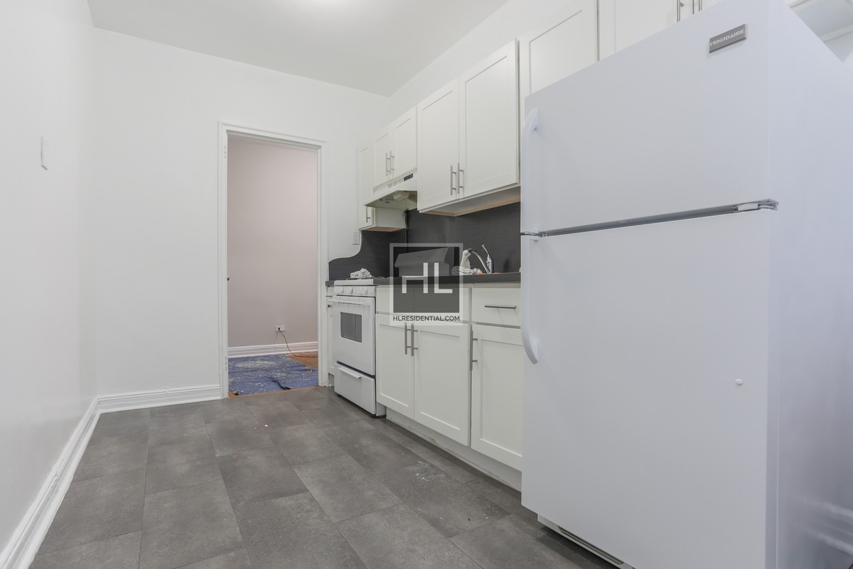 Foto del edificio - Studio w/ Separate Kitchen !