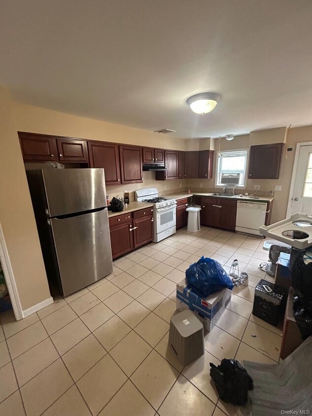 Primary Photo - 50 Moultrie Ave
