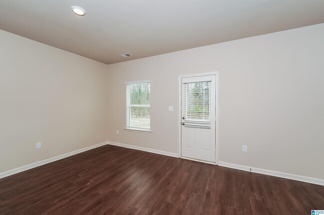 Foto del edificio - 544 Clover Cir