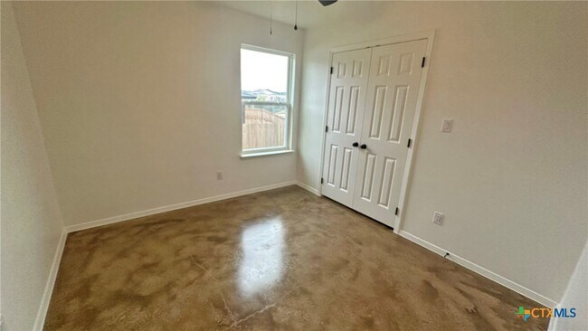 Foto del edificio - 977 Cline Dr