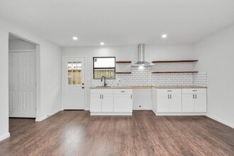 Building Photo - 262 1/2 De Boll St