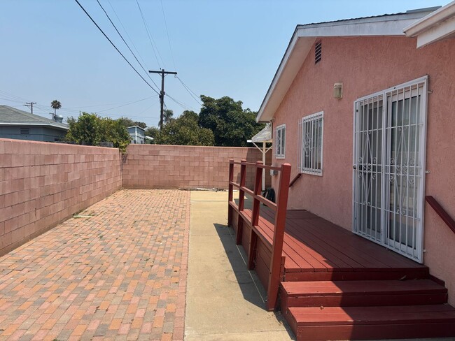 Foto del edificio - Studio in Chula Vista with spacious backyard.
