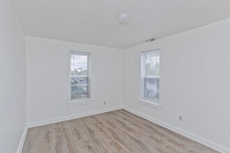Building Photo - 346 Britton St
