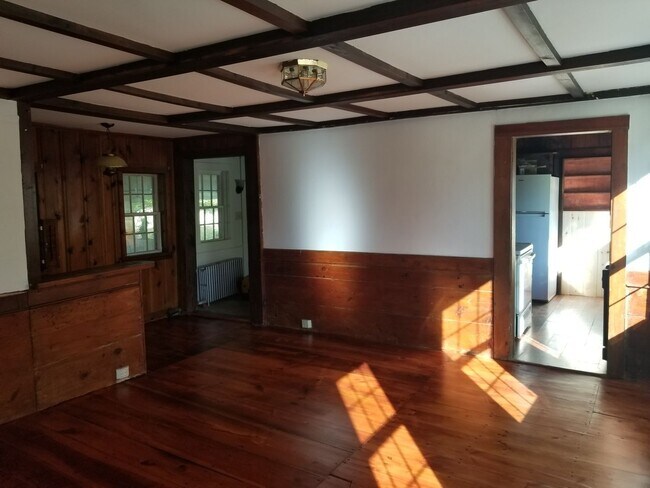 Foto del edificio - 3-4 Bedroom Single Family Home in Townsend