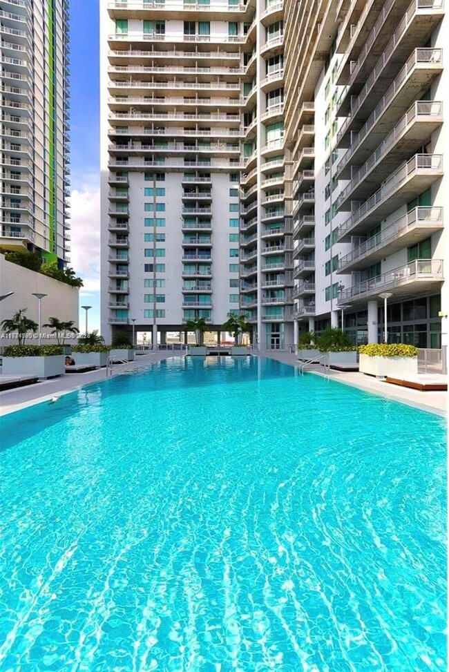 Foto del edificio - 690 SW 1st Ct