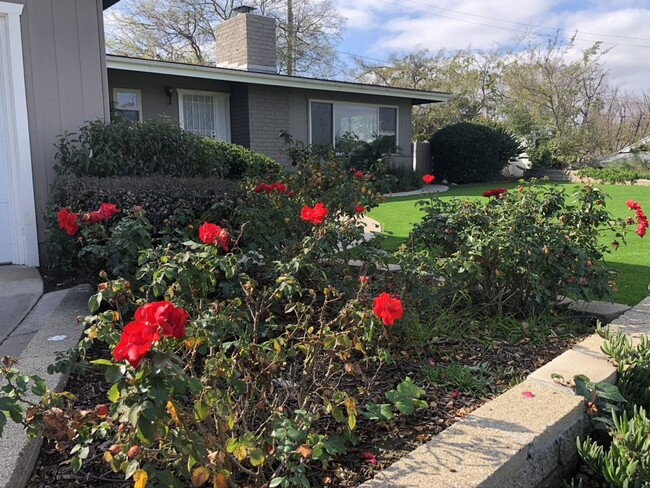 Building Photo - $4,200 - 4 Bed / 2 Bath Home in La Mesa