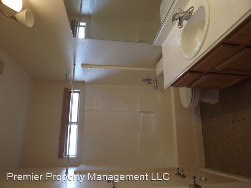 Building Photo - 3 br, 2.5 bath House - 131 Tilbury Ave