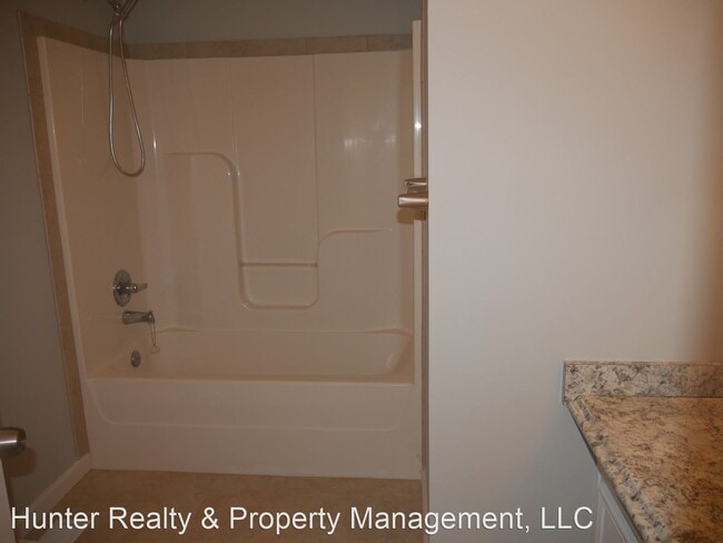 Building Photo - 135 Columbine Dr