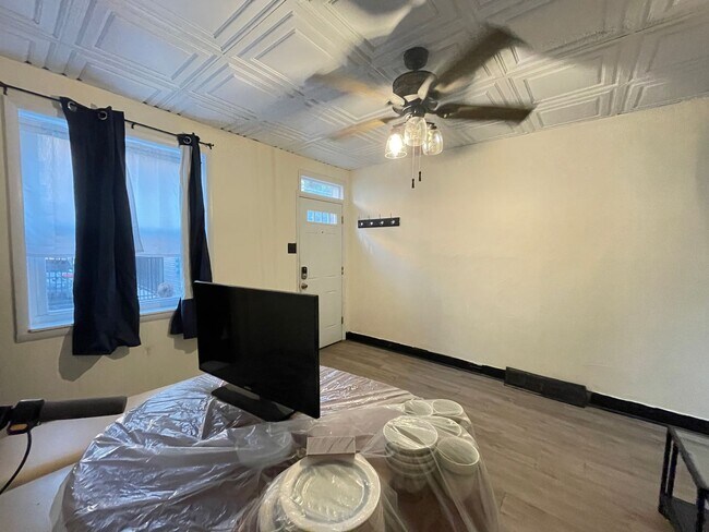 Building Photo - 2/3 Bedroom House Near Drexel With Private...
