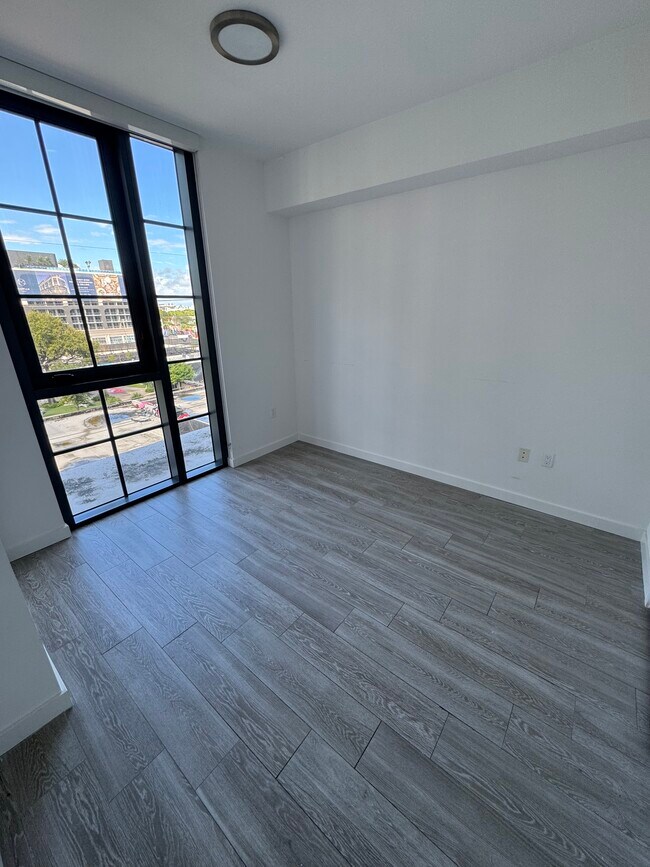 Dormitorio principal - 160 NW 27th St