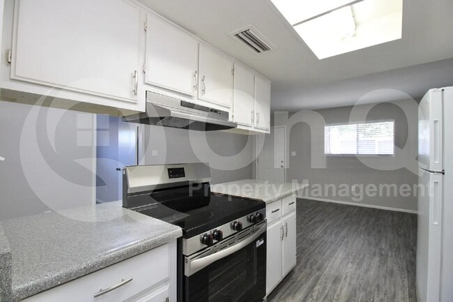 Building Photo - 3002 E Waltann Ln