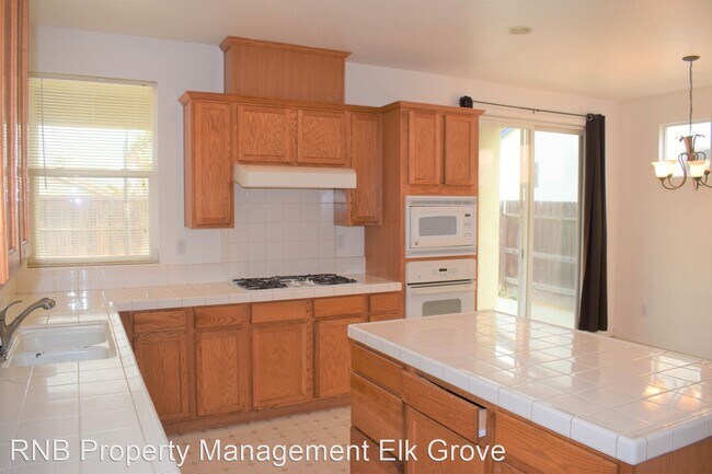 Foto del edificio - 6 br, 4 bath House - 5626 Lilyview Way