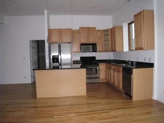 Primary Photo - 2556 W Chicago Ave