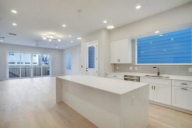 Foto del edificio - 5534 Darling St
