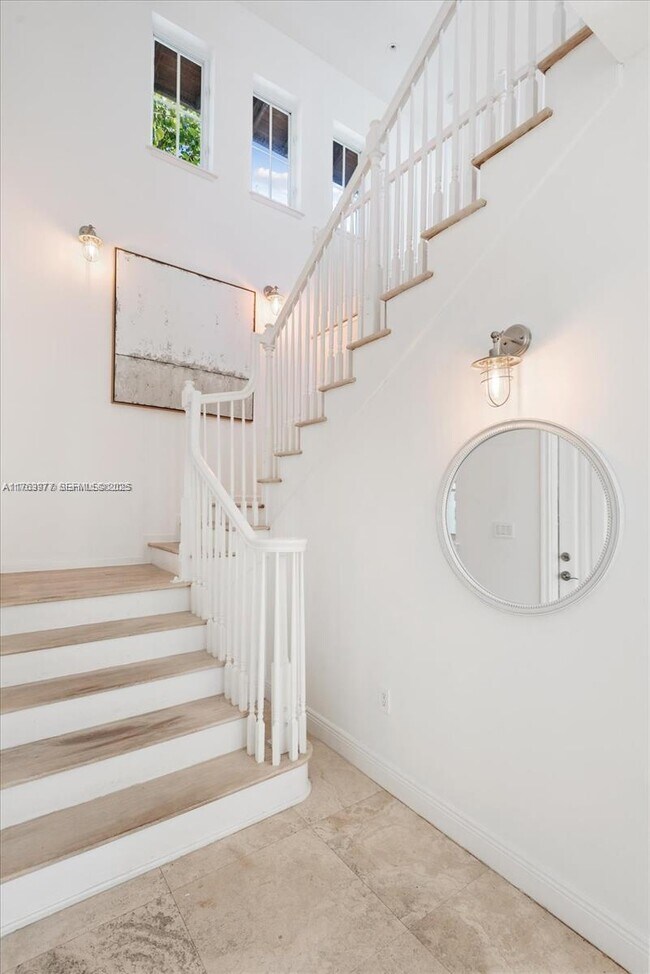 Foto del edificio - 350 Woodcrest Rd