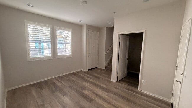 Building Photo - Modern 3-story townhouse in Eastvale-MOVE-IN SPECIAL $2595 FOR FIRST 3 MONTHS!