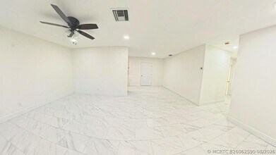 Building Photo - 341 Henthorne Dr