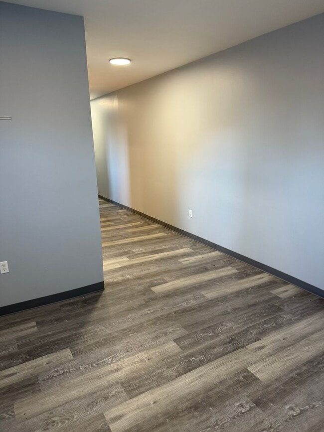 Building Photo - Mayflower Apartments