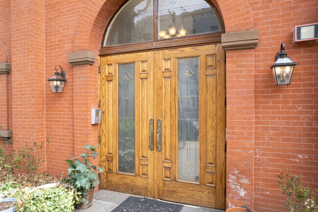 Entrance - 131 Garden St