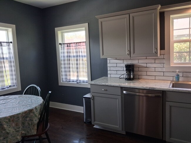 Building Photo - 3010 US-165
