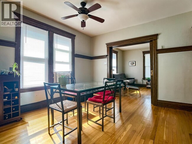 Building Photo - 328 Gladstone Ave