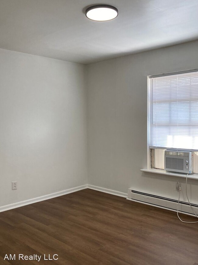 Building Photo - 2 br, 1 bath House - 319 E Phifer St