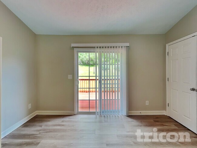 Building Photo - 649 Belgium Dr