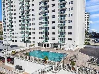Foto del edificio - 3000 S Ocean Dr